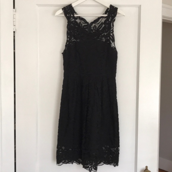 Little black lace dress - so feminine and pretty! - Picture 3 of 12